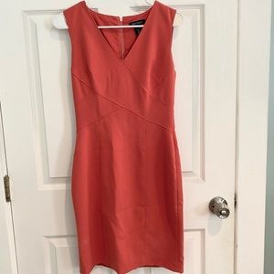 White House Black Market Women's Size 2  Fitted V Neck Dress W/Back Zip Up